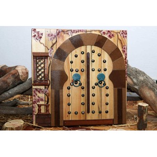 Maquette artistique de petite taille de la façade d'une maison traditionnelle tunisienne